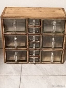 Starožitná křesla, věšák a kořenky