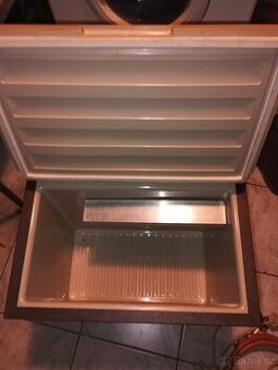 lednička-trojkombinace 12v,220v,pb.plyn