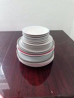 Nádobí, skleničky, talíře