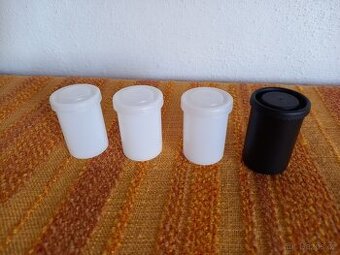 Krabičky od kinofilmů a zásobník na negativy