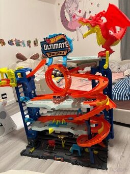 Hot wheels garáž s drakem