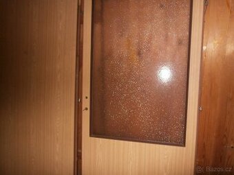 Prodám vnitřní dveře 90 L nové imitace světlý dub.