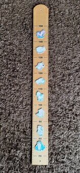 Dětský dřevěný metr na zeď