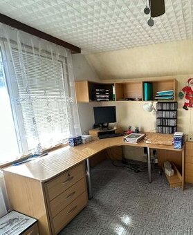 Rohový psací stůl