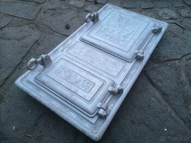 Dvířka starych kamen