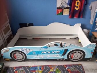 Postel ve tvaru auta
