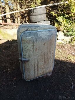 Stará chladnička, lednička