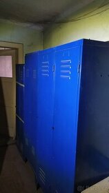 Šatní dílenské skříně