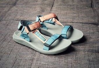 páskové sandály Colubmia č. 41