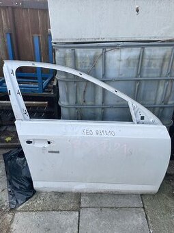 Škoda Octavia III 5E0831052 - pravé přední dveře