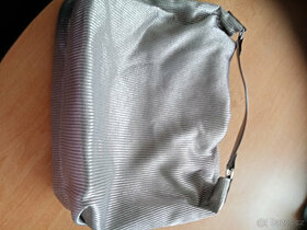 Nová moderní velká kabelka z HM šedo-stříbrná