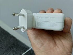 Apple USB C 61W power adapter