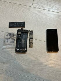 iPhone 5 a 5s na náhradní díly