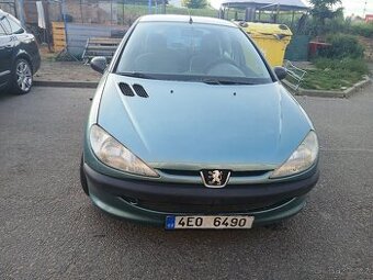Prodam peugota206 rok 2002 stk skoncila  1.4 benzin