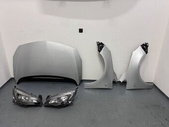Opel Astra J přední část vozidla kapota blatníky světla