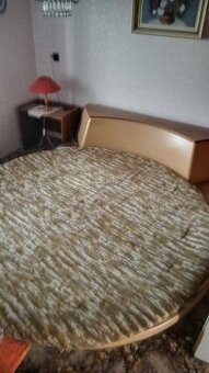 Kulatá postel