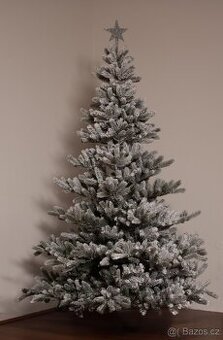 Vánoční zasněžený umělý stromeček