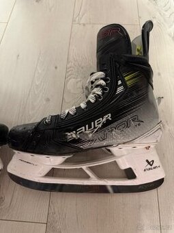 HOKEJOVÉ BRUSLE BAUER HYPERLITE 2 VEĽKOSŤ 6 fit1