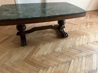 Velký konferenční stůl