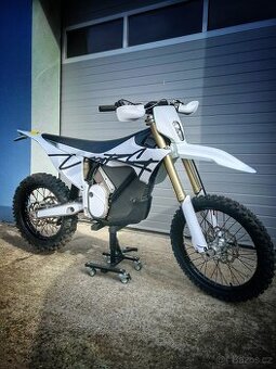 Půjčovna elektro motocyklů Stark Varg Surron EridePro