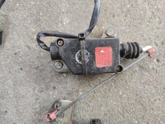 Kia Sportage I zámky dveří