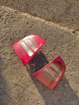 Škoda Octavia 1, zadní světla