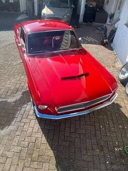 Krásný Ford Mustang Fastback z roku 1967