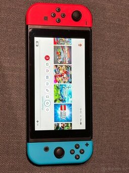 Nintendo Switch + 7 her + 2 ovladače JoyCon