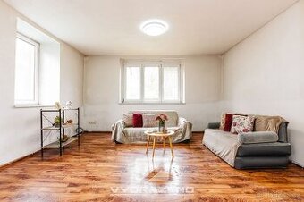 Dům (242 m2) s byty 4+kk (95,4 m2) a 3+kk (146,8 m2) v OV, Č