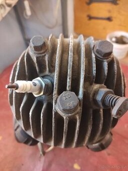 Motor Jawa 250 a převodovka se spojkou