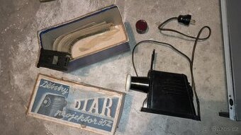 Dětský projektor - retro kousek + další hračky