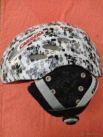 Nová helma Carrera