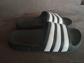 Pantofle Adidas 32 - 1