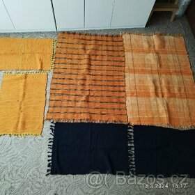 Látkový koberec/kobereček v barvách oranžová a tm. modrá