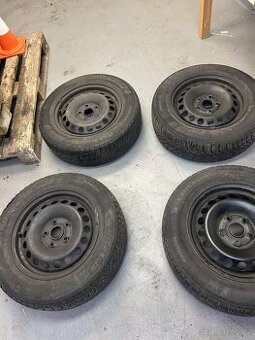 Zimní pneu Michelin + plechové disky R15