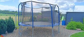 Trampolína