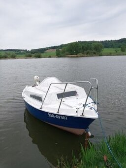 Loď člun