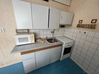 Kuchyňská linka včetně spotřebičů