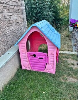 Růžový zahradní domeček Dohany