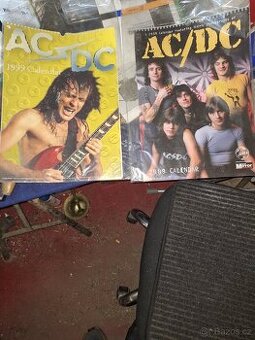 2× starší kalendář AC/DC