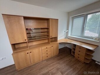 Skříň