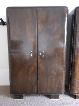 Starožitná skříň na chalupu nebo do retro interiéru