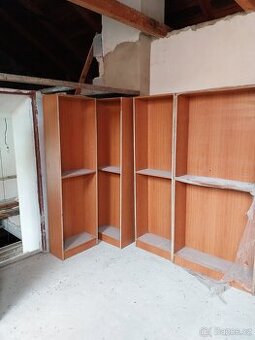 Prodam regaly  se sklenenymi policemi