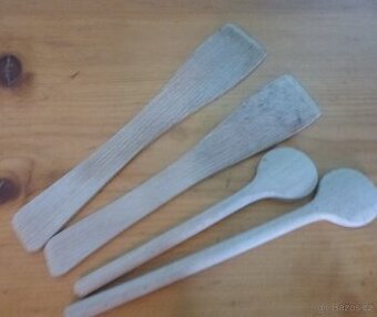 DŘEVĚNÉ POMŮCKY NA VAŘENÍ