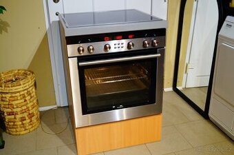 Nerezový vestavný sporák Siemens HE761560, lyžiny