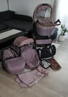 Kočárek s dalším příslušenstvím