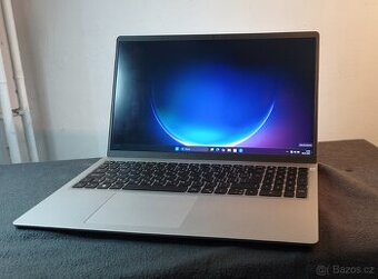 Notebook Dell Vostro 15 (3520) (VY12F)