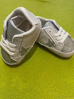 ✨ Dětské botičky s třpytivou hvězdičkou