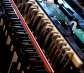 Hlučné klávesy Yamaha