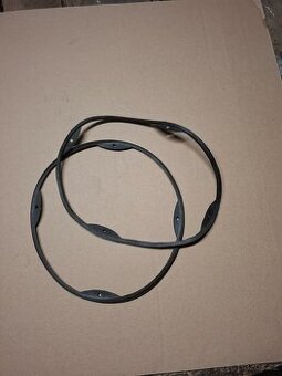 Guma pod rámeček světlometu Škoda 100, 110r